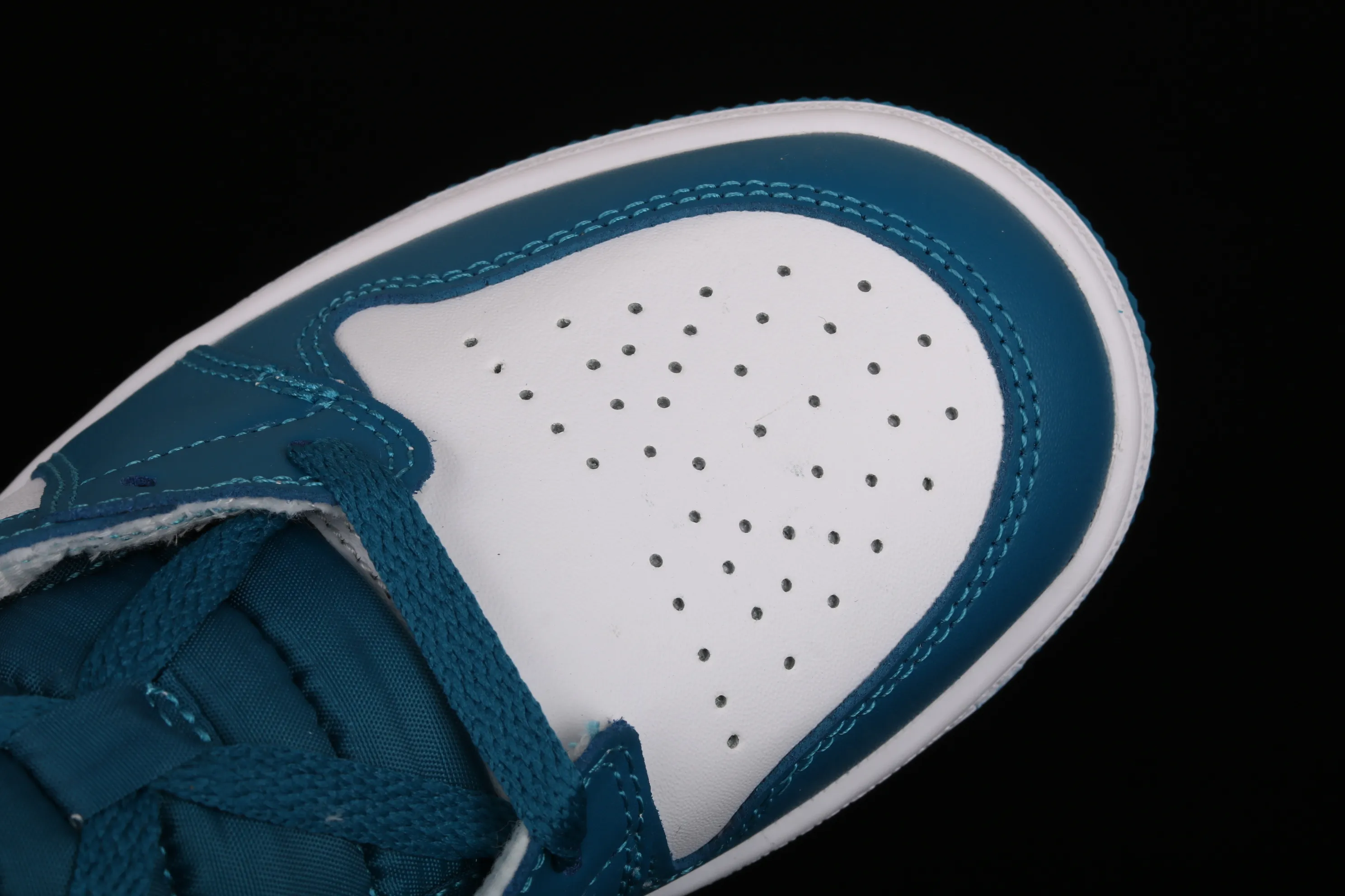 All categories Air Jordan Jordan series basketball shoes Air Jordan 1 Mid Air Jordan 1 Mid AJ1 Joe 1 mid-top cultural basketball shoes 555112-300